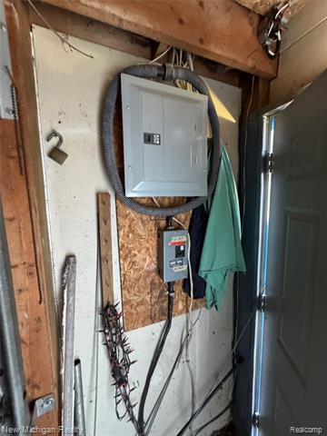 Builiding view twenty nine for 1238 Genesee, Burton, MI. 48509