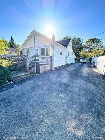 Builiding view two for 1238 Genesee, Burton, MI. 48509