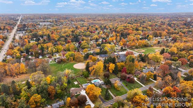 Builiding view fifty six for 501 Oakleigh, Grand Rapids, MI. 49504