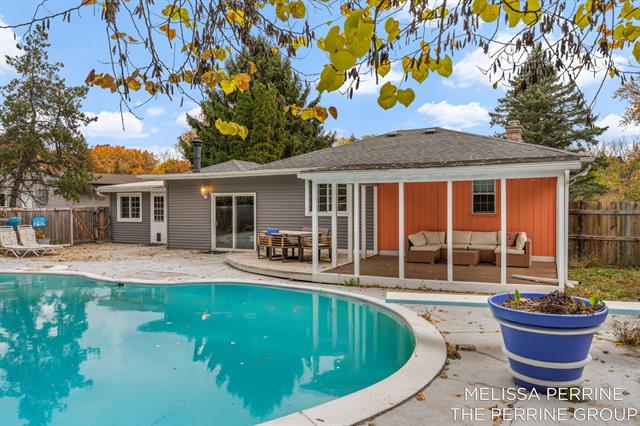 Builiding view five for 501 Oakleigh, Grand Rapids, MI. 49504