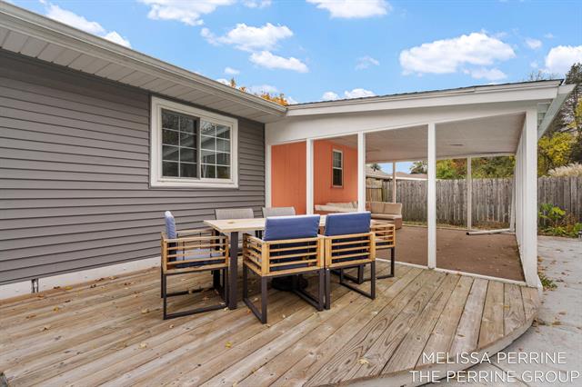 Builiding view forty four for 501 Oakleigh, Grand Rapids, MI. 49504