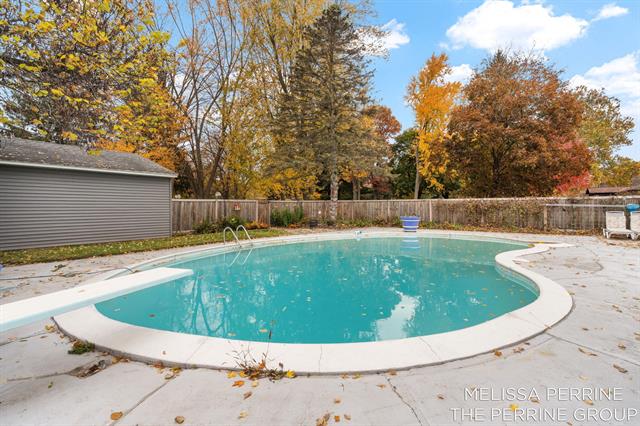 Builiding view forty two for 501 Oakleigh, Grand Rapids, MI. 49504