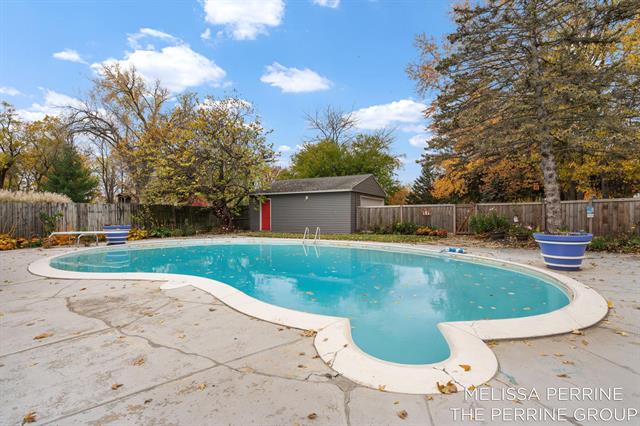 Builiding view six for 501 Oakleigh, Grand Rapids, MI. 49504