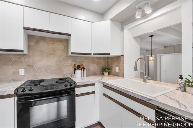 Builiding view sixteen for 501 Oakleigh, Grand Rapids, MI. 49504