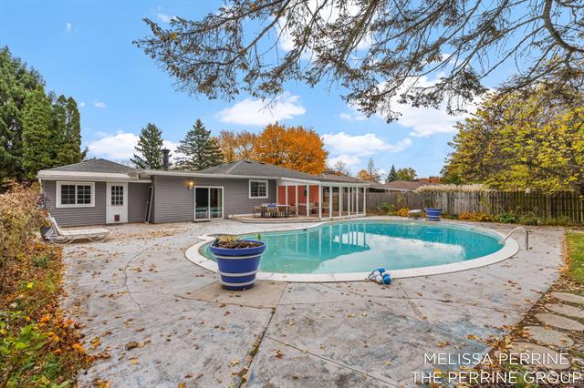 Builiding view thirty eight for 501 Oakleigh, Grand Rapids, MI. 49504