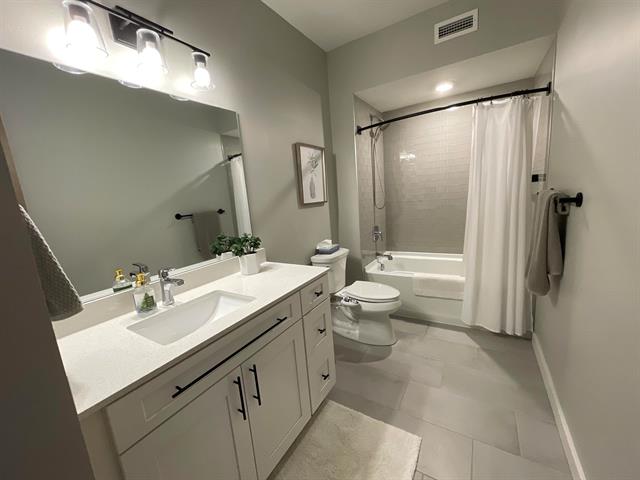 Builiding view twenty seven for 225 Seventeenth Street, Traverse City, MI. 49684