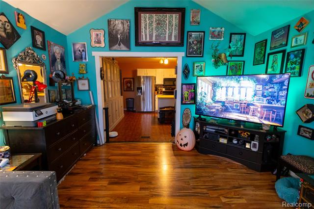 Builiding view three for 6358 Yorkshire North Riding Road, Flint, MI. 48532