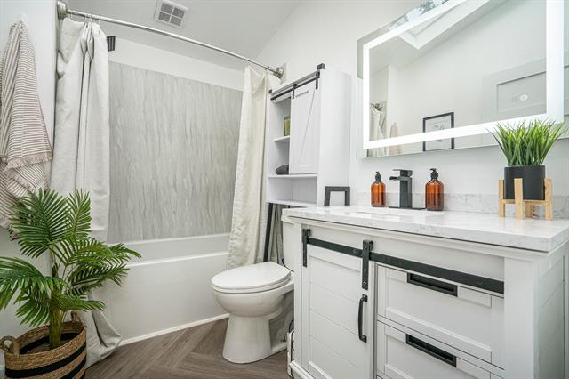 Builiding view thirteen for 71599 Stateline, Edwardsburg, MI. 49112