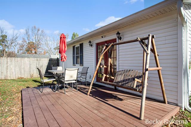 Builiding view fifteen for 5738 Mount Vernon, Portage, MI. 49024