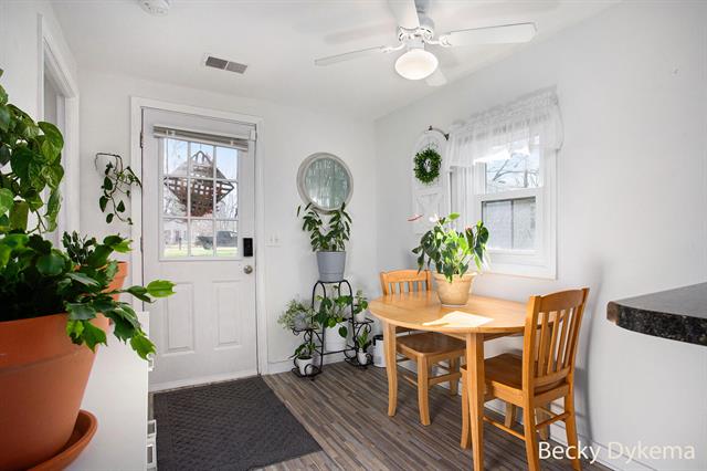 Builiding view five for 5738 Mount Vernon, Portage, MI. 49024