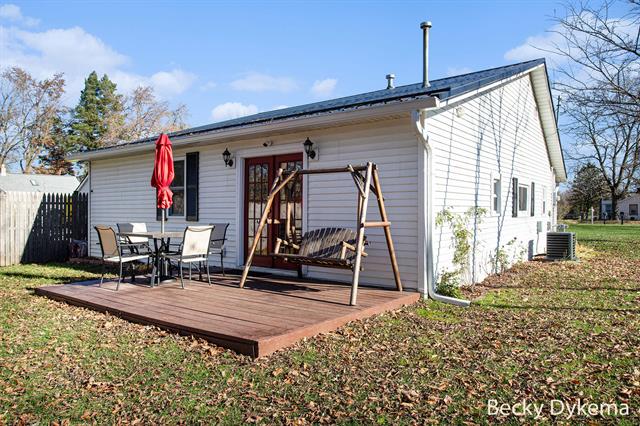 Builiding view seventeen for 5738 Mount Vernon, Portage, MI. 49024