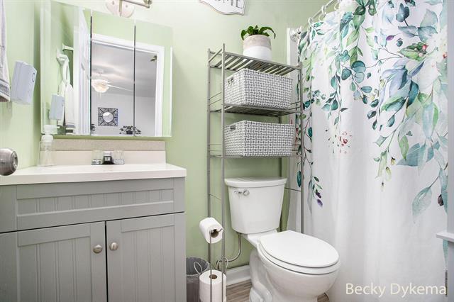 Builiding view ten for 5738 Mount Vernon, Portage, MI. 49024