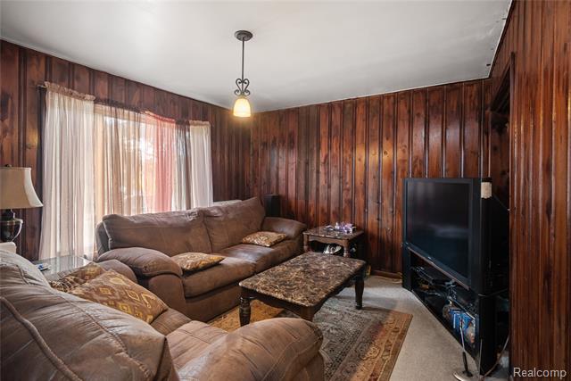 Builiding view fourteen for 2484 Chicago, Detroit, MI. 48206