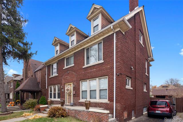 Builiding view one for 2484 Chicago, Detroit, MI. 48206