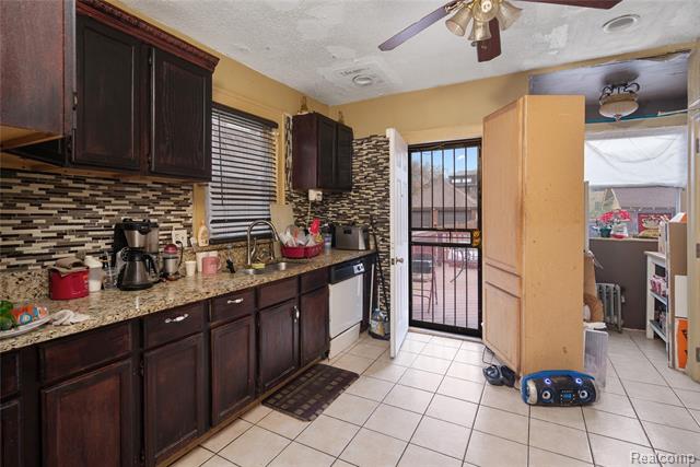 Builiding view seven for 2484 Chicago, Detroit, MI. 48206