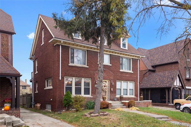 Builiding view two for 2484 Chicago, Detroit, MI. 48206