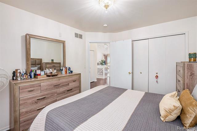 Builiding view nineteen for 5477 Victory, Sterling Heights, MI. 48310