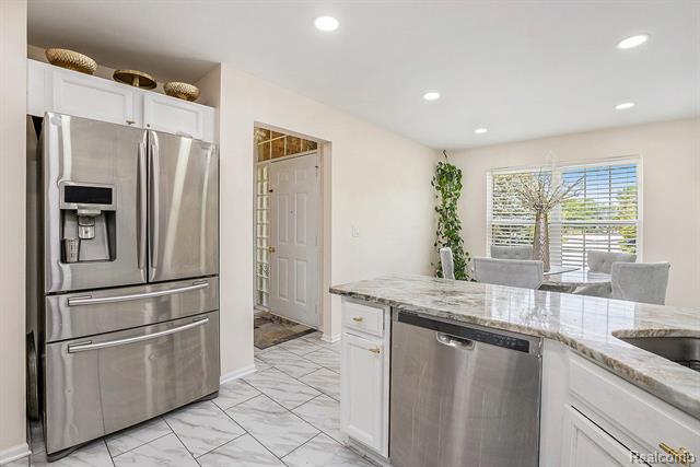 Builiding view seventeen for 5477 Victory, Sterling Heights, MI. 48310