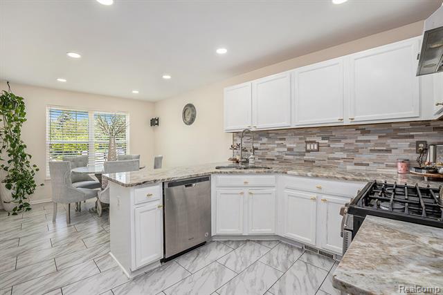 Builiding view sixteen for 5477 Victory, Sterling Heights, MI. 48310