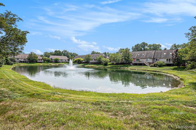 Builiding view thirty four for 5477 Victory, Sterling Heights, MI. 48310