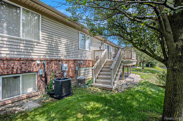 Builiding view thirty one for 5477 Victory, Sterling Heights, MI. 48310