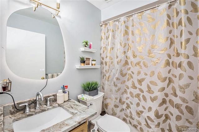 Builiding view twenty for 5477 Victory, Sterling Heights, MI. 48310