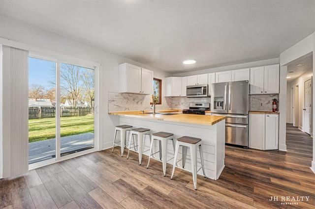 Builiding view eight for 2027 Joan, Grand Rapids, MI. 49505