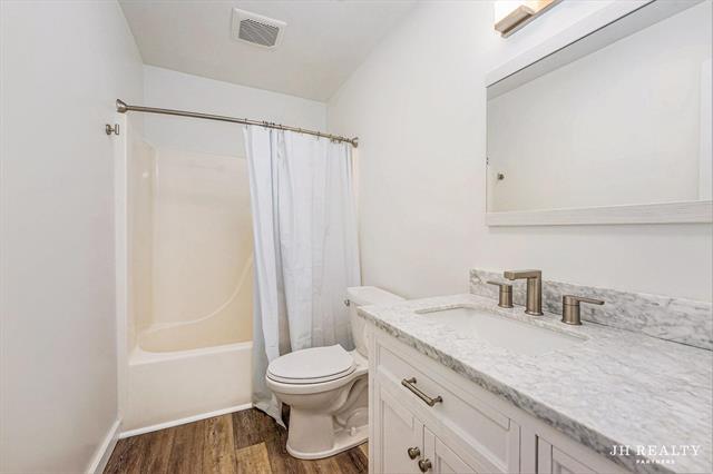 Builiding view eighteen for 2027 Joan, Grand Rapids, MI. 49505