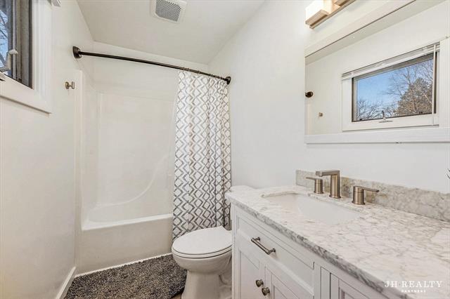 Builiding view fifteen for 2027 Joan, Grand Rapids, MI. 49505