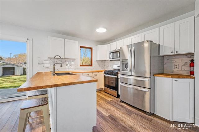 Builiding view ten for 2027 Joan, Grand Rapids, MI. 49505