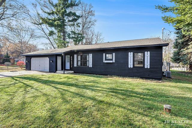 Builiding view two for 2027 Joan, Grand Rapids, MI. 49505