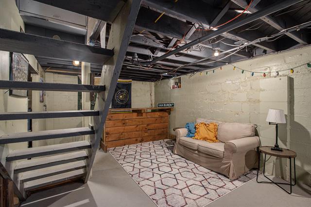 Builiding view eighteen for 3040 Michigan, Kalamazoo, MI. 49006