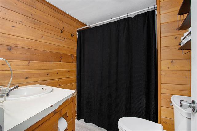 Builiding view seventeen for 3040 Michigan, Kalamazoo, MI. 49006