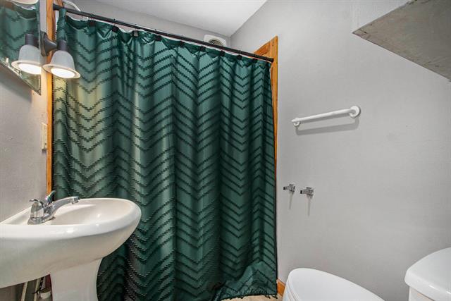 Builiding view twelve for 3040 Michigan, Kalamazoo, MI. 49006