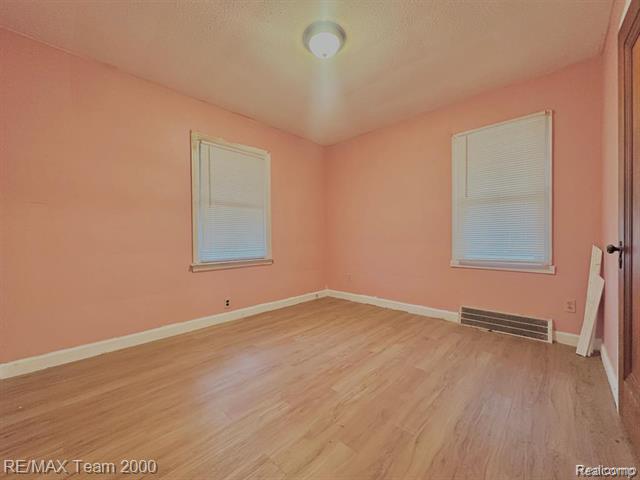 Builiding view four for 7725 Rosemont, Detroit, MI. 48228