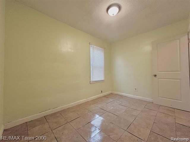 Builiding view six for 7725 Rosemont, Detroit, MI. 48228