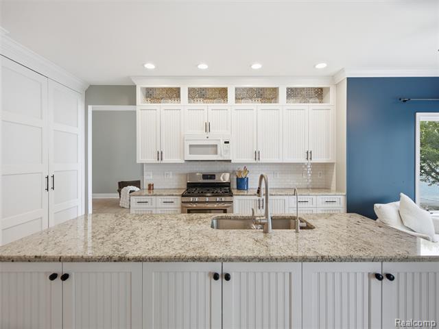 Builiding view eighteen for 12224 Mantawauka, Fenton, MI. 48430
