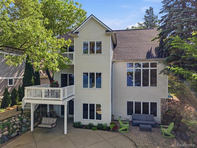 Builiding view fifty nine for 12224 Mantawauka, Fenton, MI. 48430