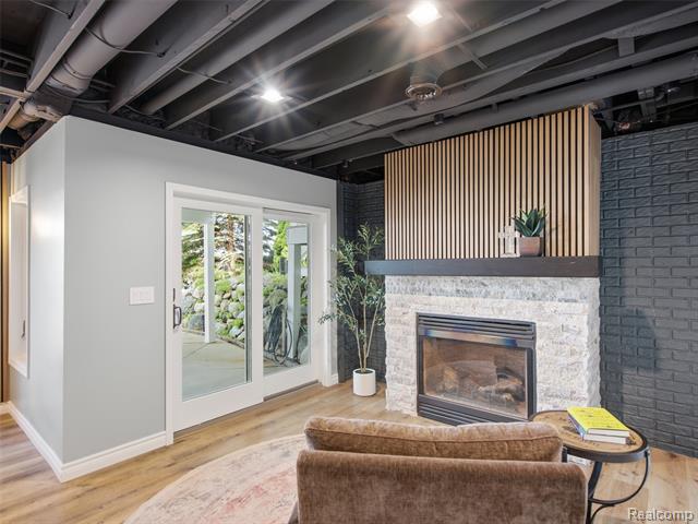 Builiding view fifty one for 12224 Mantawauka, Fenton, MI. 48430