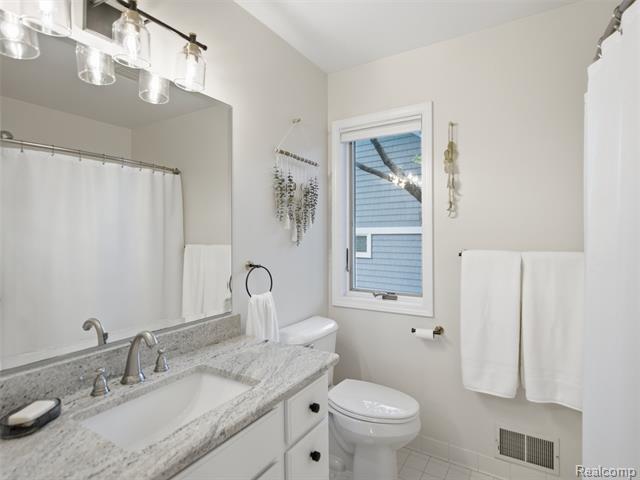 Builiding view forty one for 12224 Mantawauka, Fenton, MI. 48430