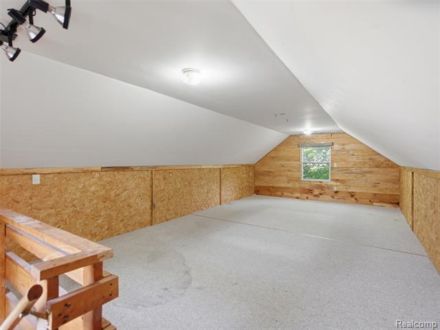 Builiding view seventy eight for 12224 Mantawauka, Fenton, MI. 48430