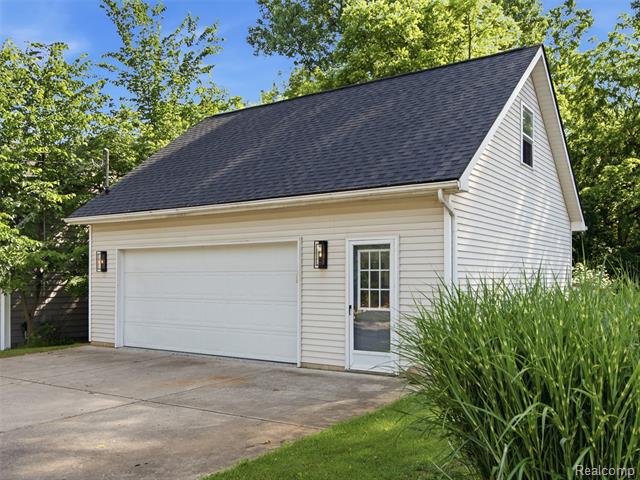 Builiding view seventy five for 12224 Mantawauka, Fenton, MI. 48430