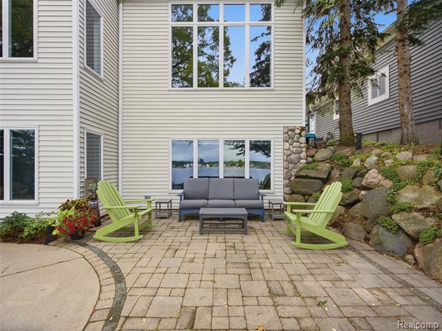 Builiding view seventy one for 12224 Mantawauka, Fenton, MI. 48430
