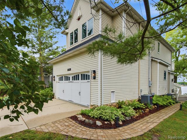 Builiding view seventy three for 12224 Mantawauka, Fenton, MI. 48430