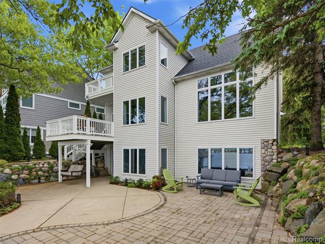 Builiding view sixty five for 12224 Mantawauka, Fenton, MI. 48430