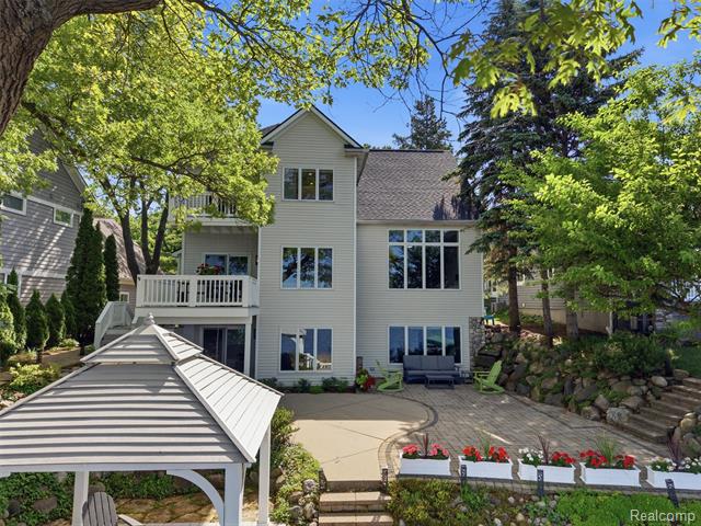 Builiding view sixty for 12224 Mantawauka, Fenton, MI. 48430