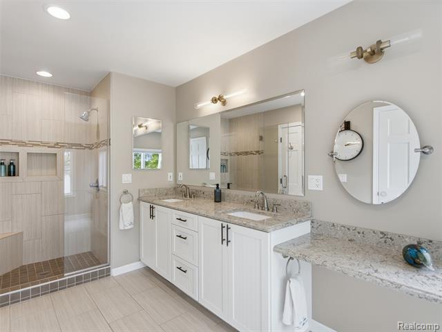 Builiding view thirty three for 12224 Mantawauka, Fenton, MI. 48430