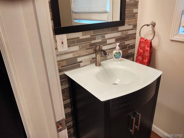 Builiding view nineteen for 1432 Pond View, Wixom, MI. 48393