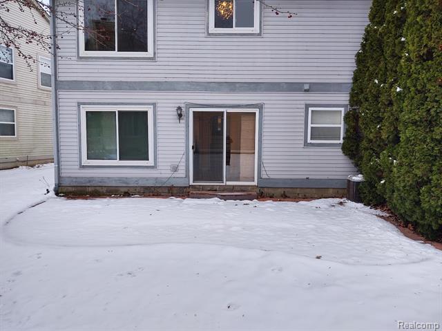 Builiding view seventeen for 1432 Pond View, Wixom, MI. 48393