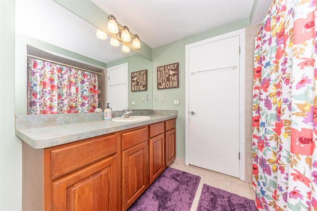 Builiding view thirty for 1470 Nightingale, Wixom, MI. 48393